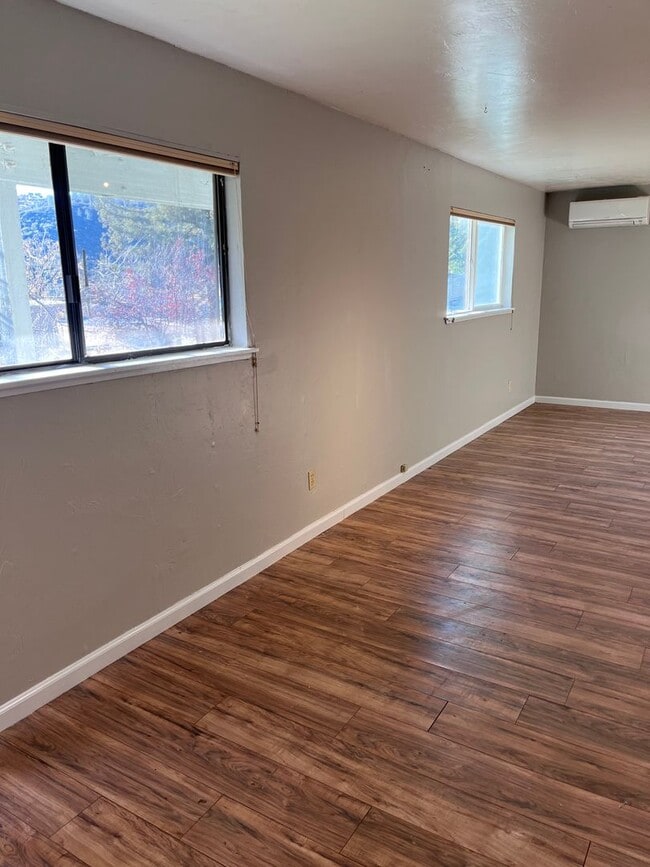 Photo - Private Studio -Mariposa