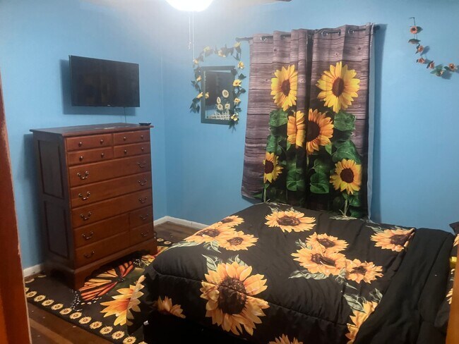 Photo - Fully furnished three bedroom for short term