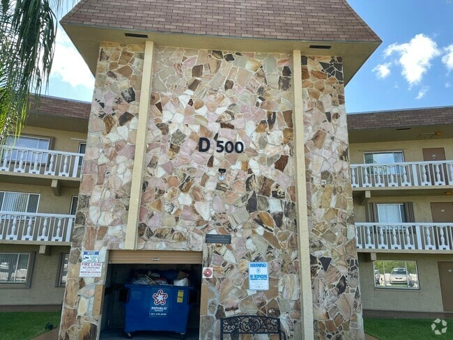 Building Photo - 500 Village Green Cir W Unit 206 Rental