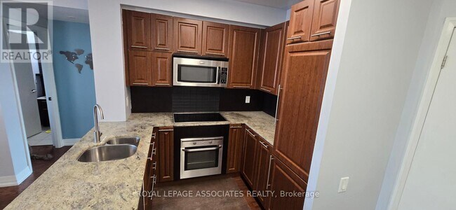 Photo - 21 Carlton St. Unit 2210