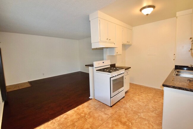 Photo - 7101 Haskell Ave Unidad 06