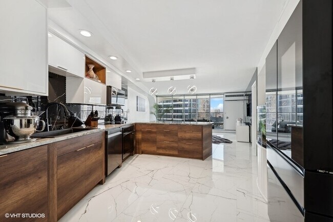 Photo - 300 N State St Unit 3405