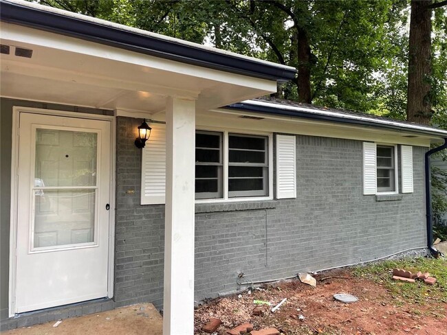 Building Photo - 665 Barnes Dr