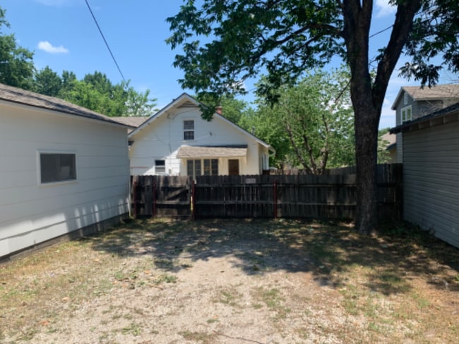 Photo - 533 E 9th St