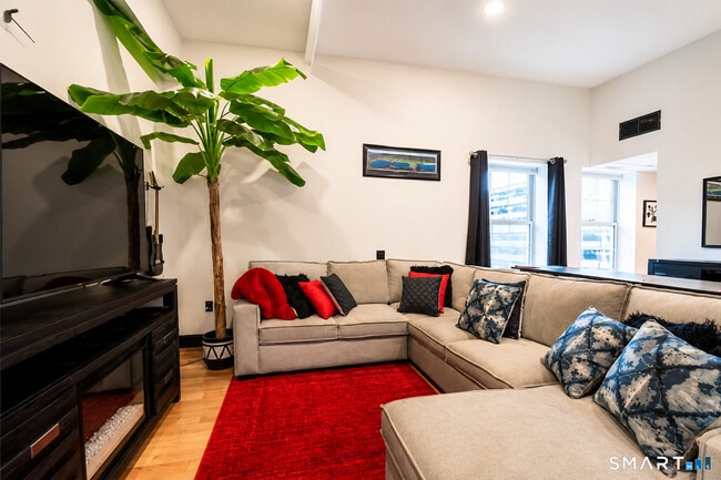 Photo - 196 Crown St Unidad 5F
