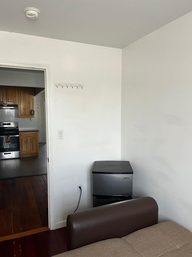 Photo - 25-64-64 126th St Apartamento