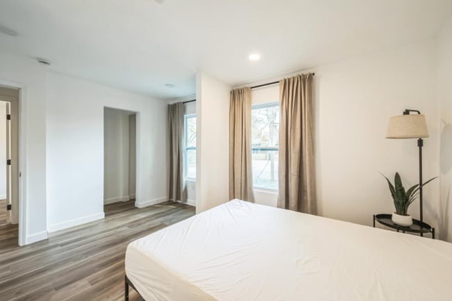 Photo - 364 Adelle St SE
