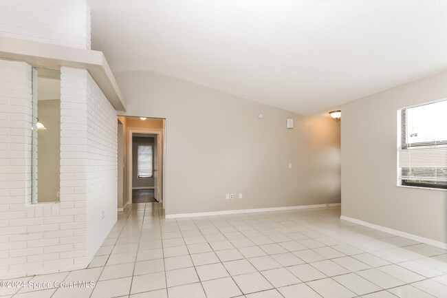 Photo - 350 NE Genesee Ave