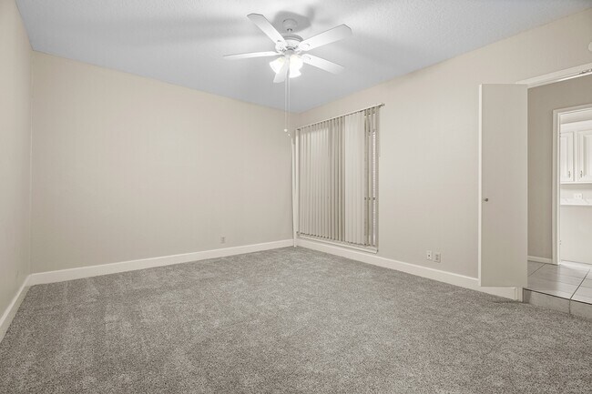 Photo - 304 E Adoue St