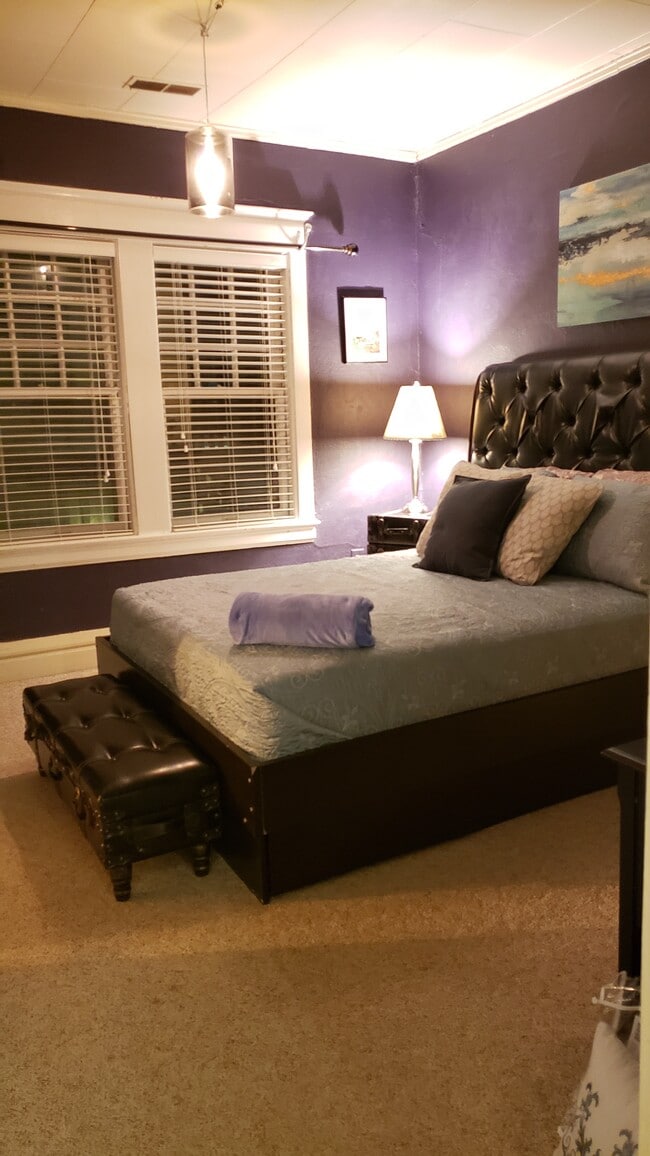 Photo - 437 Broadway St