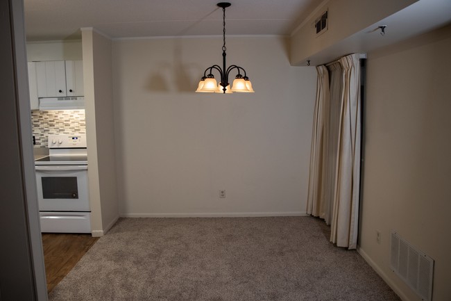 Dining Room - 3405 Charlemagne Cir Unit 3405