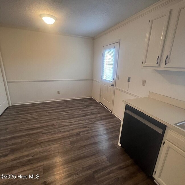 Photo - 2700 Thackery Rd