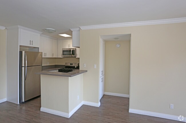 Chateau Woodley Hart Apartments