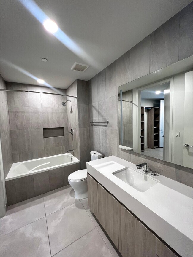 Photo - 55 NW 30th St Unit B5