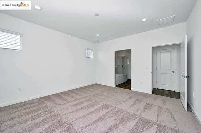 Photo - 354 Astilbe St