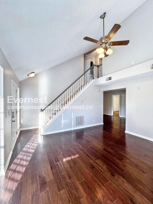 Photo - 2073 Upland Dr