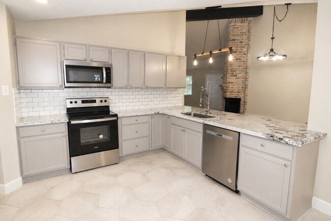 715 Land Grant Dr