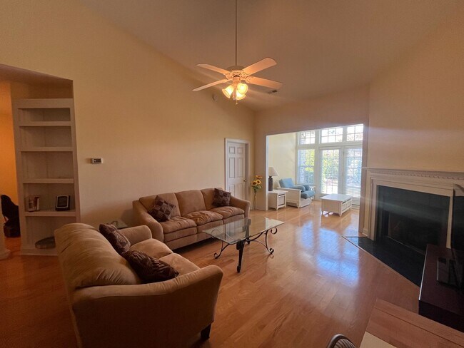 Photo - 1005 E Shearwater Ln