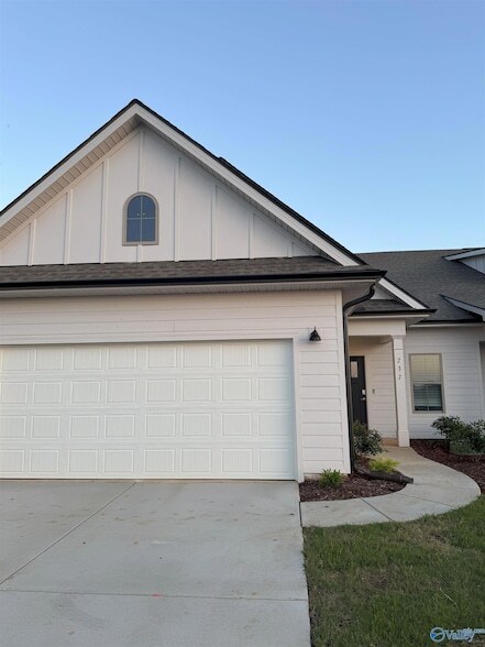 Building Photo - 159 Little Britain St