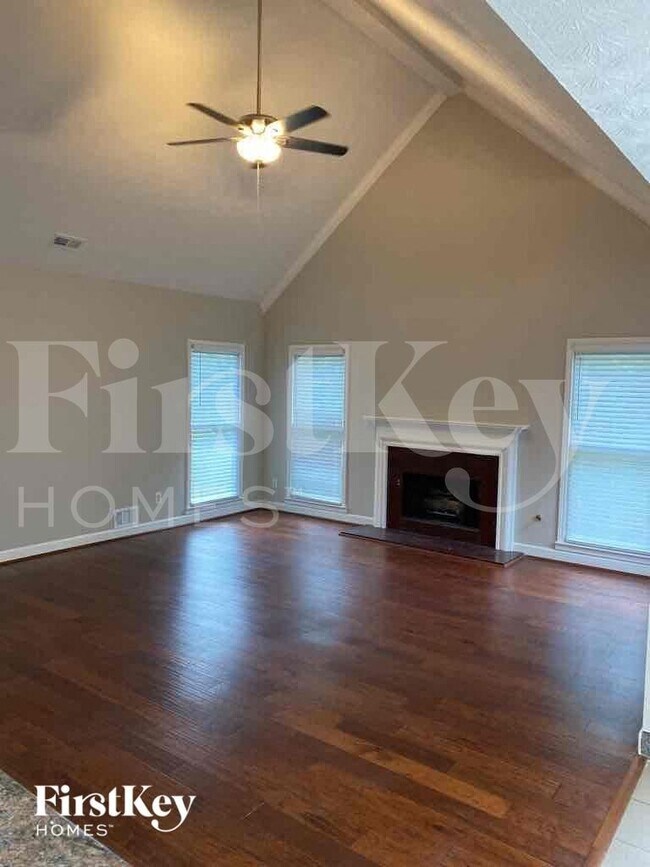 Photo - 1020 Forest Hills Dr SE