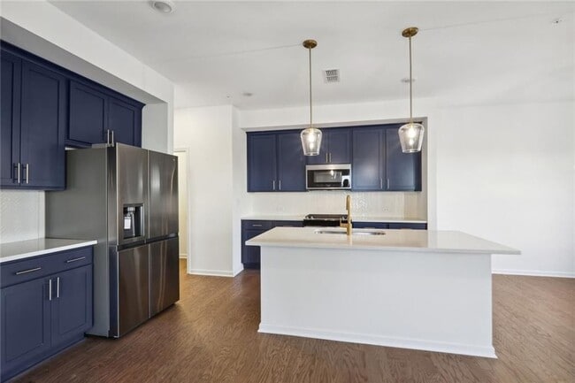 Photo - 727 Carmes Dr