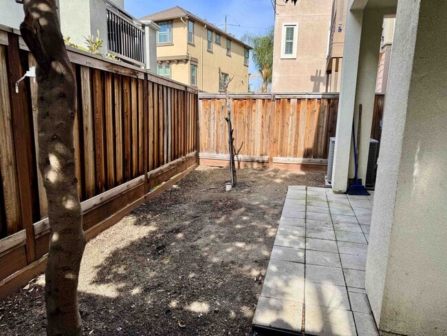 Photo - 2906 Worthing Common