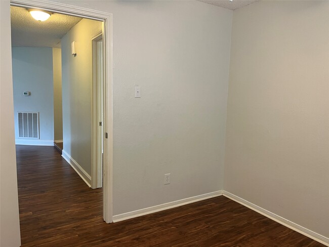 Building Photo - 2703 Hot Springs Dr