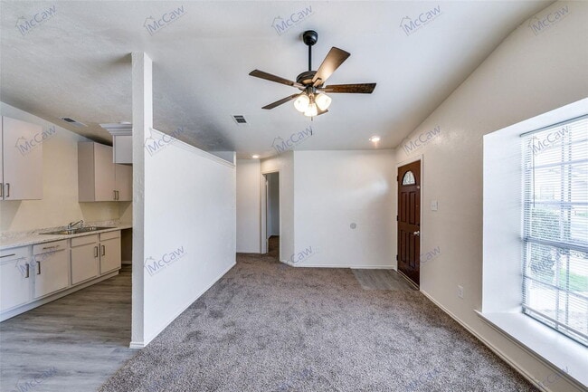 Photo - 9912 Hustead St