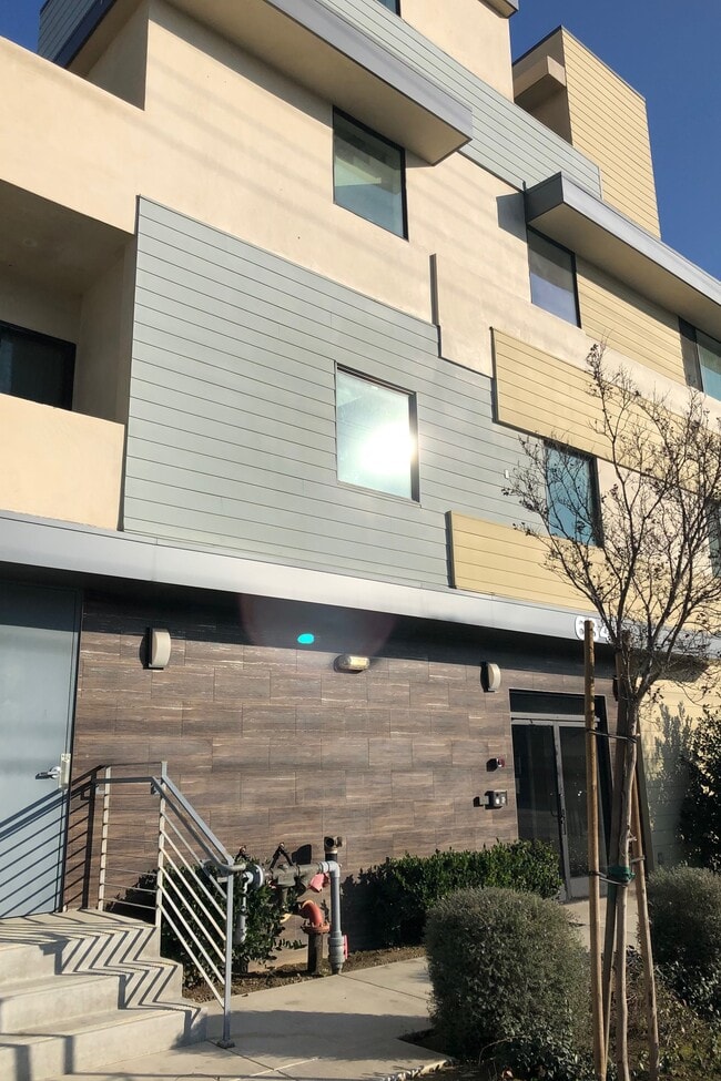 Photo - 6844 Woodman Ave Unit 308