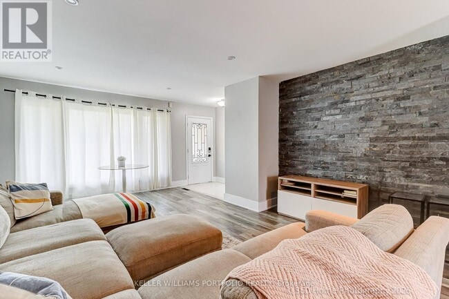 Photo - 962 Willowdale Ave