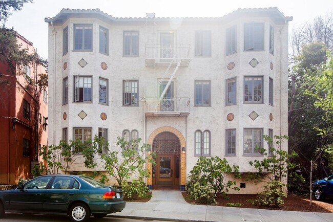 Photo - Garden View, Built-in Storage: Charming, Junior 1-bedroom apartment in Piedmont Ave. neighborhood... Unidad 205