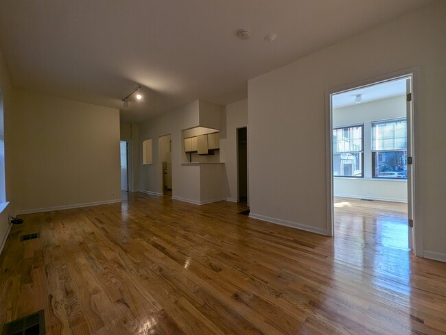 Building Photo - 658 W Cornelia Ave Unit 11