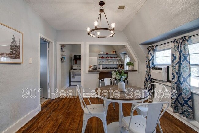 Photo - 1954 Manila Ave