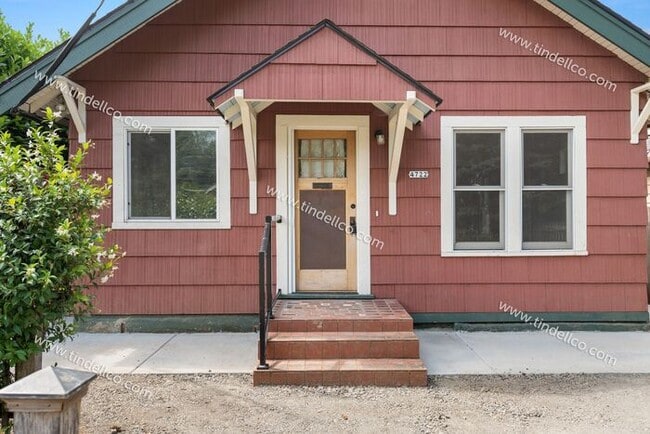 Building Photo - Spacious & Stylish 3-Bedroom Home with Upd...