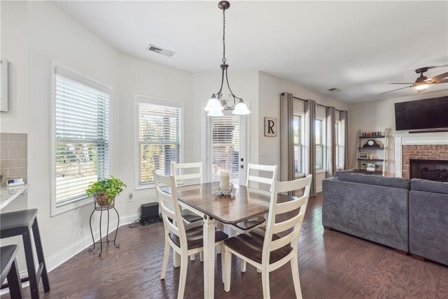 Photo - 160 Cobblestone Trl