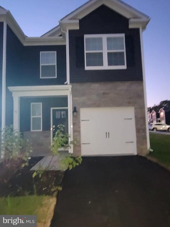 29 Peregrine Way