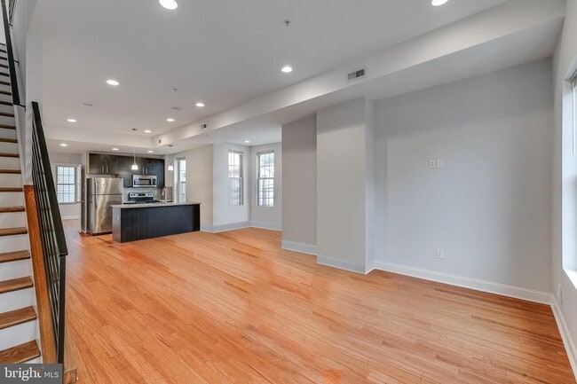 Photo - 2401 Carpenter St