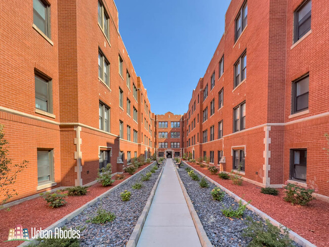 Building Photo - 3935 N Janssen Ave Unit M11G Rental