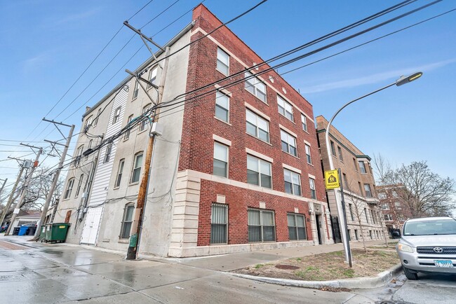 Building Photo - 1410 W Sunnyside Ave Unit 1S