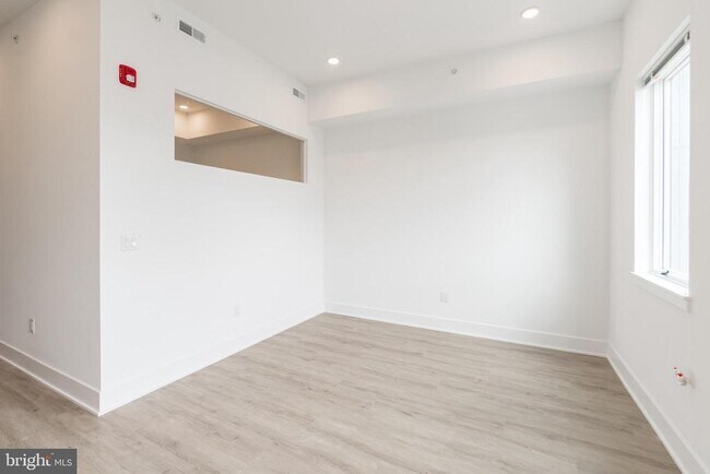 Photo - 1622 Point Breeze Ave Unidad 304