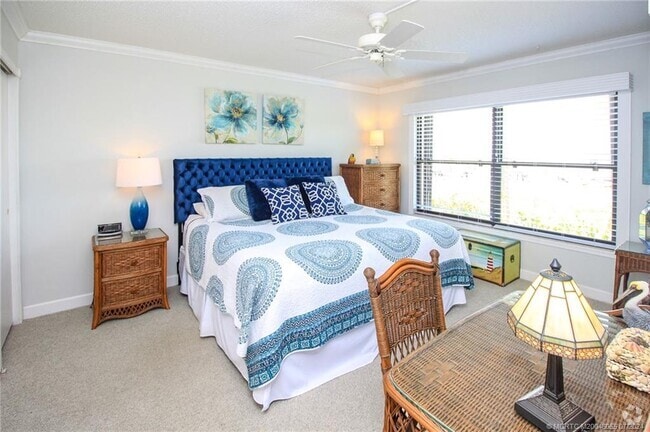 Building Photo - 350 NE Edgewater Dr Unit 202 Rental