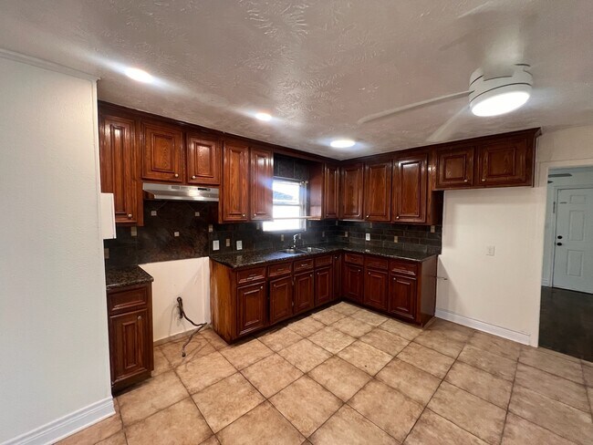 Photo - 2146 Minnesota St