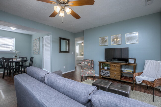 Building Photo - 4115 Warwick Blvd Rental