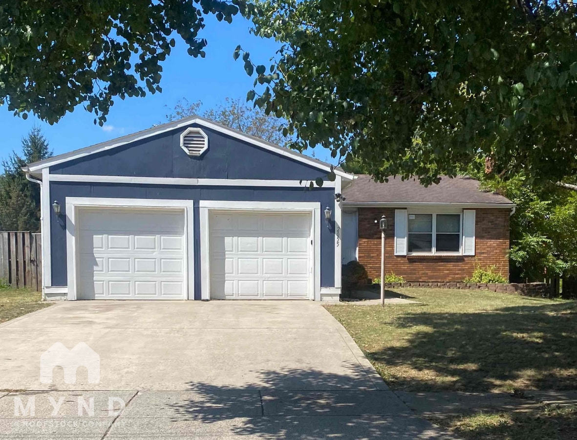 Photo - 2055 Drumlin Dr