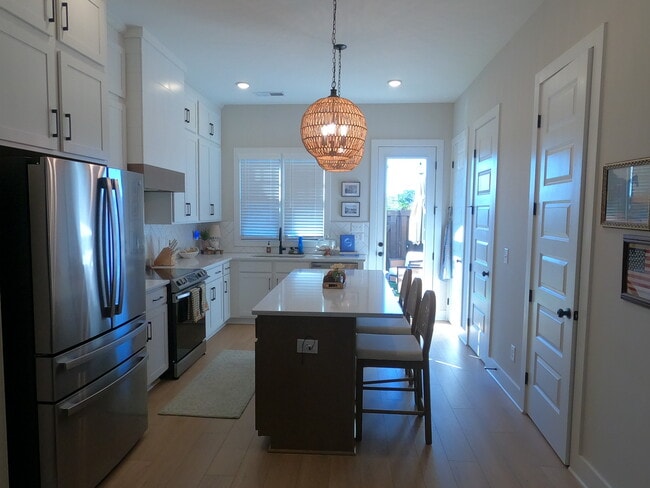 Photo - 1128 Windsor Sq