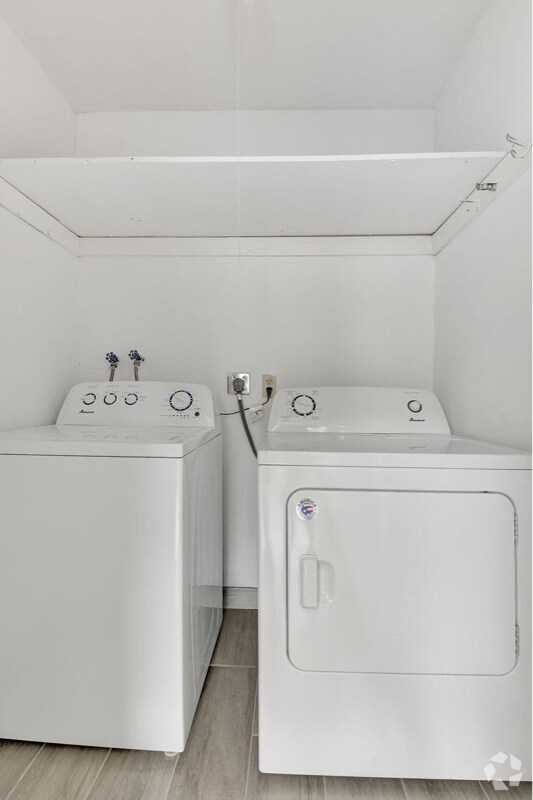 Building Photo - 126 Burgundy B Rental