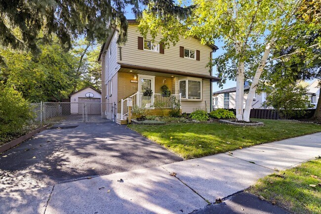 Photo - 10 Roosevelt Ave