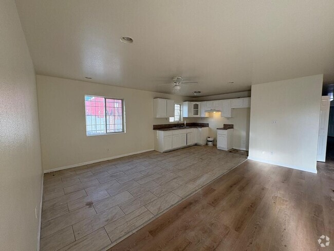 Building Photo - 3 Bed/2 Bath Move In Today! $3,500! Unit 8940 Rental