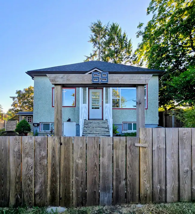 69 Strickland St
