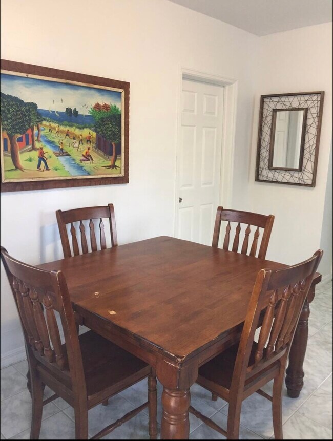 Photo - 685 NW 45th St Unidad 4